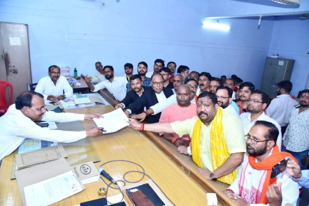 धीरेंद्र प्रताप सिंह धीरू भाजपा के प्रत्याशी