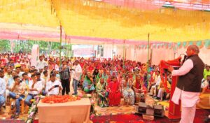 गैसड़ी में लाभार्थी सम्मेलन को केंद्रीय कृषि मंत्री ने सम्बोधित किया