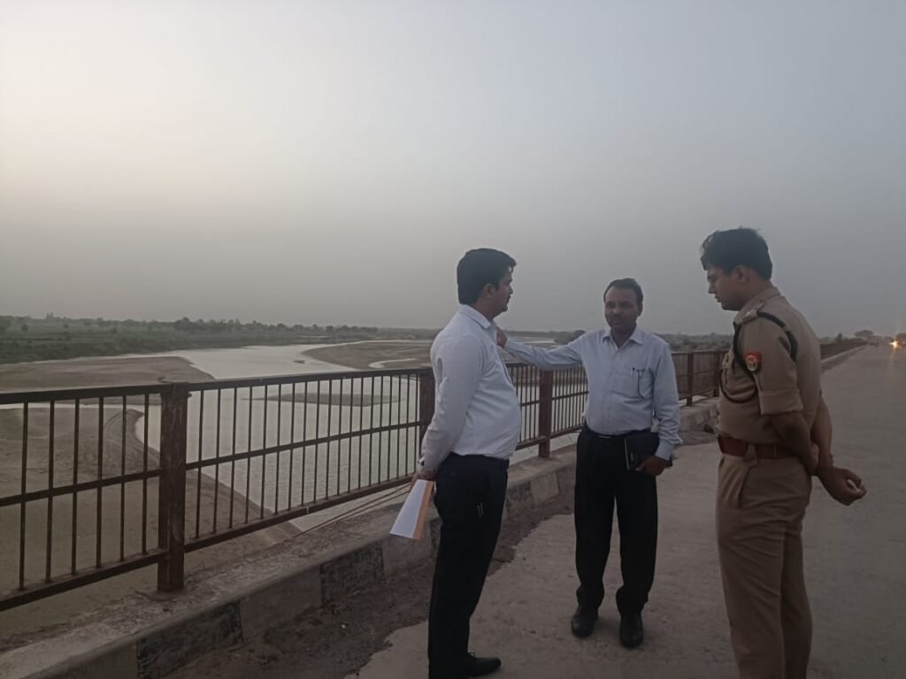 जिलाधिकारी अरविंद सिंह द्वारा कोडरी घाट एवं सिसई का किया मुआयना किया