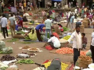 20 रुपया किलो बिकने वाला टमाटर अब 100 रुपया के पार