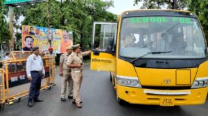 यातायात नियमो का पढ़ाया पाठ