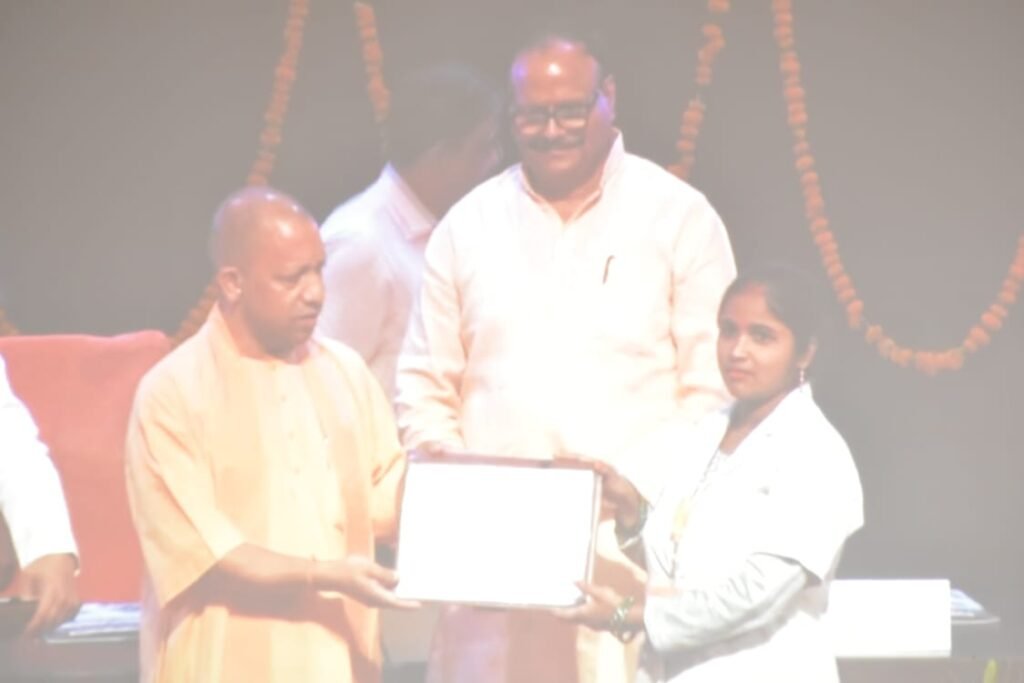 ए.एन.एम. को नियुक्ति पत्र वितरण