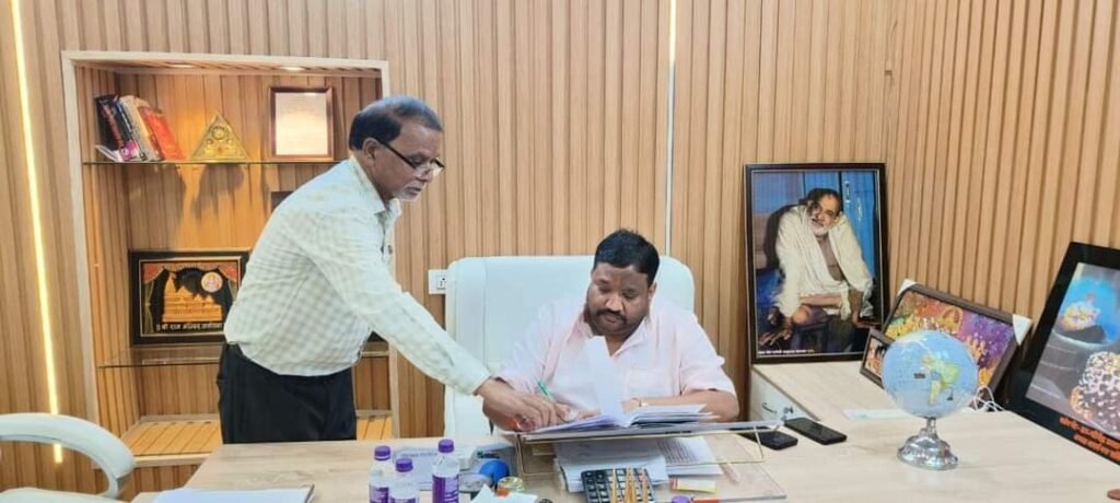 बलरामपुर चेयरमैन पर कई धाराओं के साथ मुकदमा दर्ज