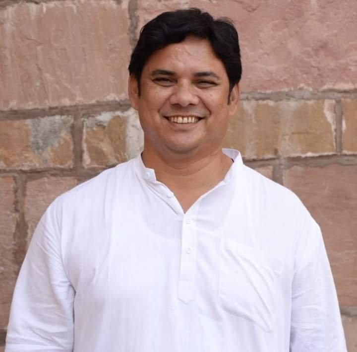 सैयद आबिद हुसैन के प्रयासों से अलापुर के राजेश कुमार गुप्ता सकुशल पहोचे भारत