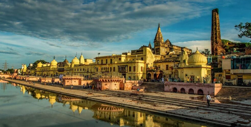 अयोध्या में एक बार फिर मौसम में बदलाव देखने को मिला