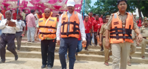 फ्लड पीएसी एवं एसडीआरएफ के जवानों ने नदी में डूब रहे व्यक्ति को बचाने का किया पूर्वाभ्यास