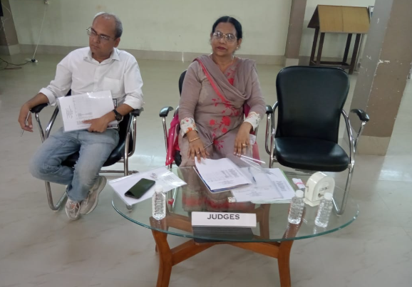 प्रतियोगिता की शुरुआत विद्यालय