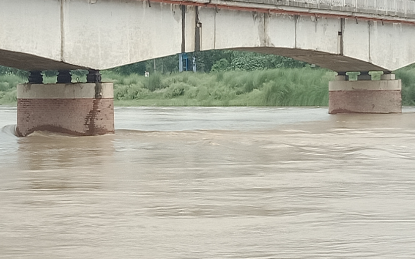 जल स्तर को देखते हुए जिले में बाढ़ का खतरा