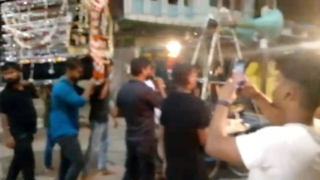 ग़मगीन माहौल में बरामद हुआ हज़रत इमाम हुसैन के बीसवें का जुलूस