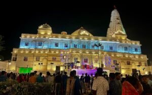 Lucknow: देश का सबसे बड़ा और महंगा दुर्गा पंडाल