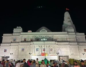Lucknow: देश का सबसे बड़ा और महंगा दुर्गा पंडाल