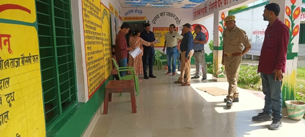 ग्राम पंचायत नन्हुवापुर में कम्पोजिट विद्यालय का औचक निरीक्षण