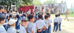 अग्नि निवारण सप्ताह के अवसर पर सेंट जेवियर्स डिज्नी वर्ल्ड स्कूल के बच्चों ने किया फायर स्टेशन का भ्रमण