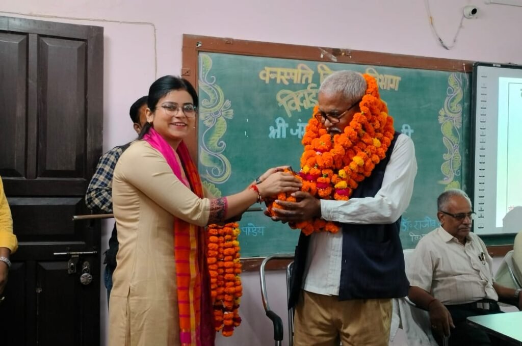 प्रयोगशाला सहायक जंगजीत बहादुर सिंह के विदाई समारोह का अयोजन