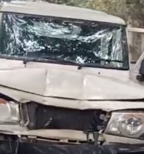 स से टकराई बोलेरो , 6 छात्रा हुए घायल