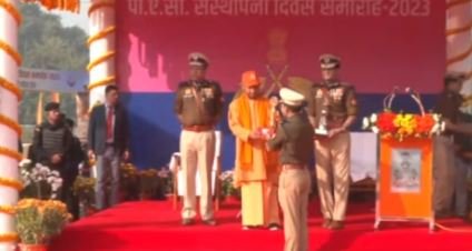 पीएसी के जवानों का पराक्रम देखने को मिला