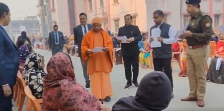 CMयोगी ने सुनी फरियाद, बोले- हर समस्या का होगा समाधान