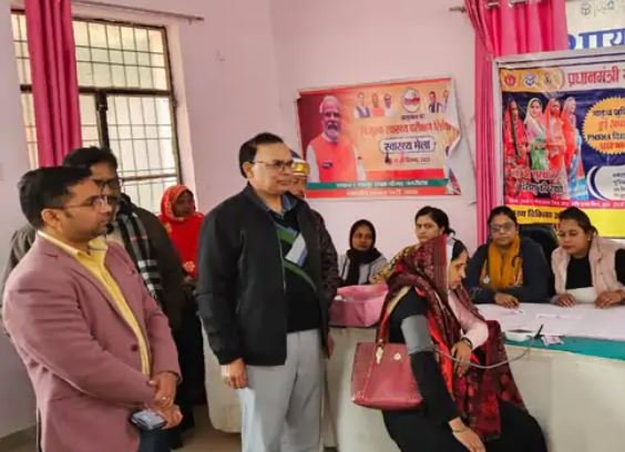 17 कर्मचारी गैर हाजिर पाए गए