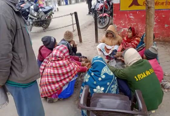 ठंड से जीवन अस्त-व्यस्त:बाजारों में पसरा सन्नाटा