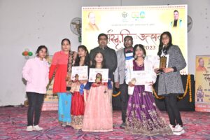 Bahraich: मेडिकल कॉलेज आडिटोरियम में सम्पन्न हुआ सांस्कृतिक उत्सव कार्यक्रम