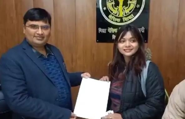 बीएसए ने नए टीचर्स को नियुक्ति पत्र सौंपा