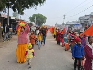 BALRAMPUR: पूजित अक्षत कलश की भव्य शोभा यात्रा: श्रद्धालुओं की भारी भीड़