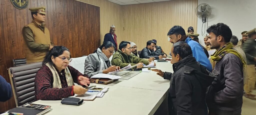 Gonda: एसपी व सीडीओ ने तहसील सदर में फरियादियों की सुनी समस्याए