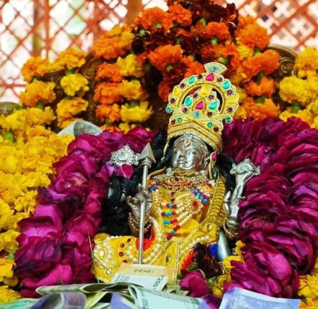 गर्भगृह में स्थापित हुई रामलला की प्रतिमा