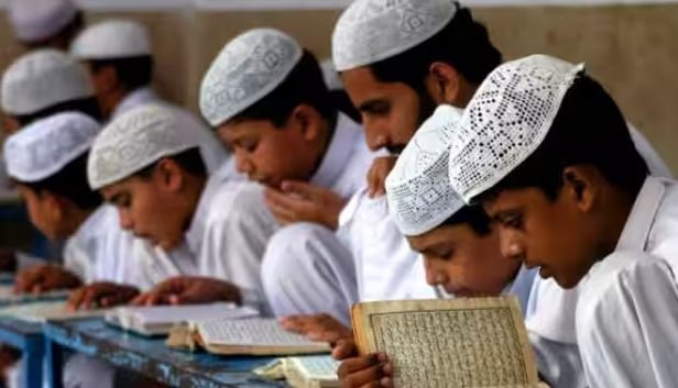 34 मदरसों पर कार्रवाई शुरू,मान्यता होगी खत्म