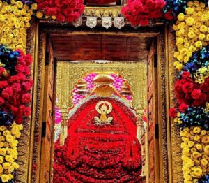 कार्तिक माह की एकादशी को शीश मन्दिर में सुशोभित किया