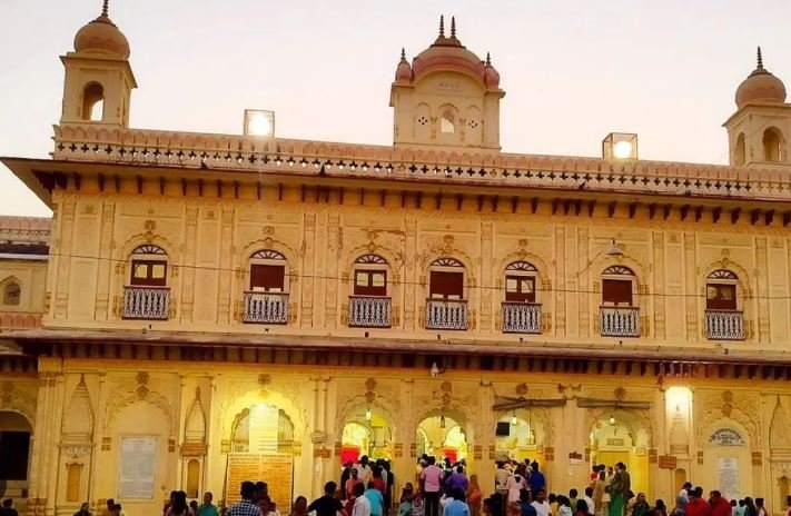 देवशिल्पी विश्वकर्मा ने बनाया था कनक महल