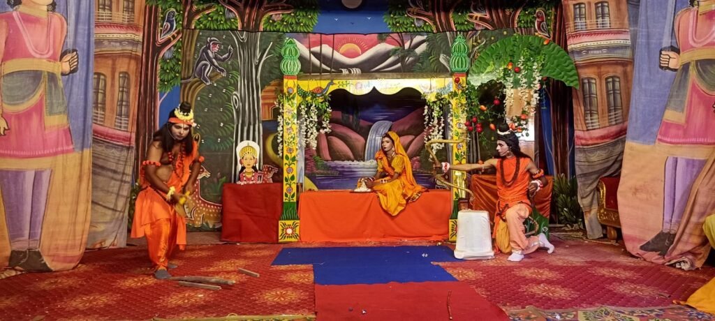 सीता हरण का भावपूर्ण मंचन