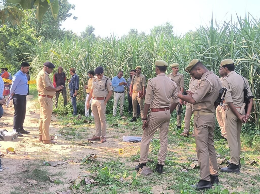 संदिग्ध परिस्थितियों में मां-बेटे की हत्या