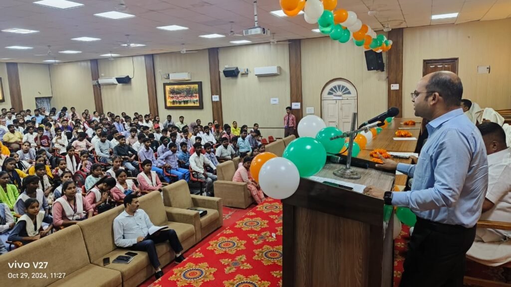 डीएम ने किया मतदाता पंजीकरण का शुभारंभ