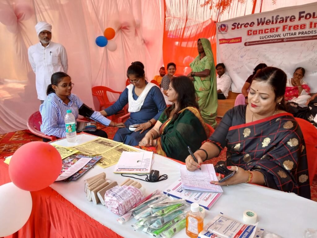 :कार्तिक मेले में स्वास्थ्य परीक्षण शिविर का आयोजन