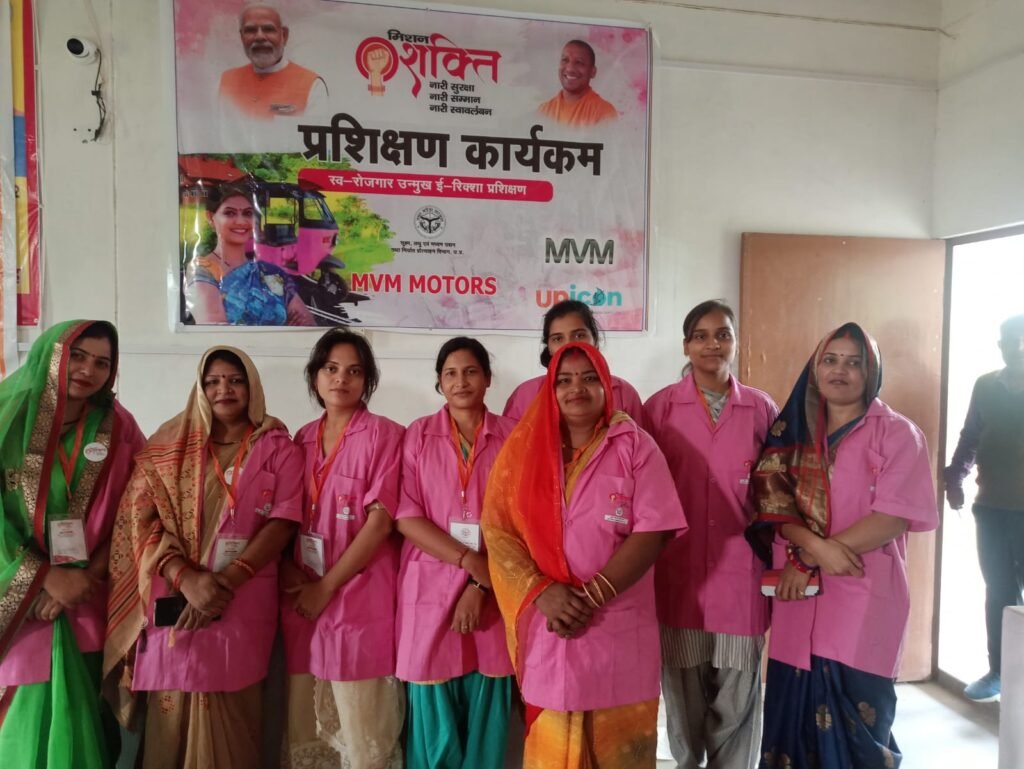 महिला ड्राइवरों के साथ पिंक सेवा