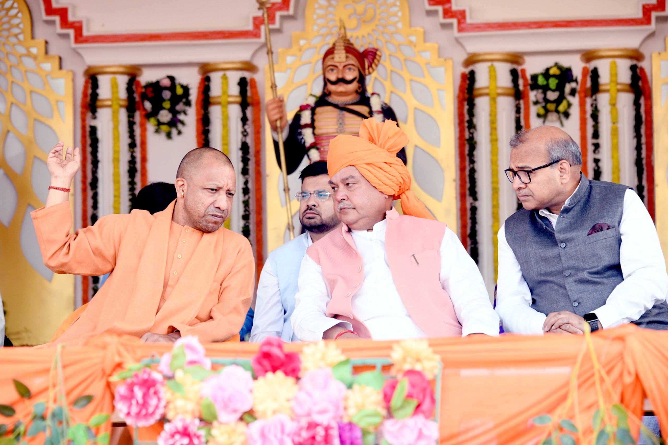 सीएम योगी के नेतृत्व में यूपी बना आदर्श राज्य