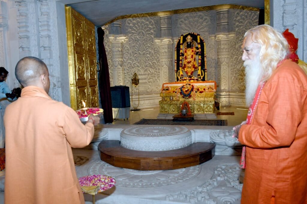 मुख्यमंत्री ने रामलला के दरबार में नवाया शीश