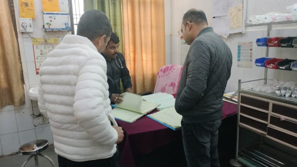 कर्मचारियों के वेतन रोकने का निर्देश