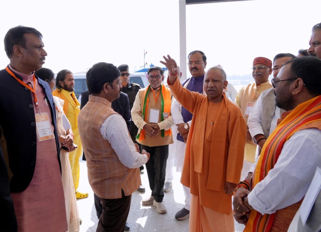 सीएम योगी ने परखी महाकुम्भ की तैयारियां