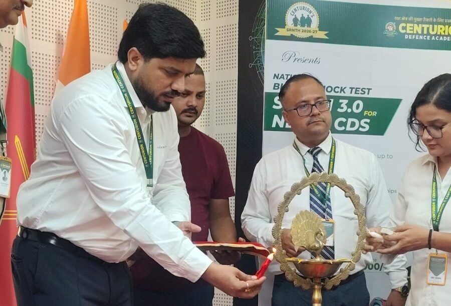 SRNTH 3.0 लॉन्च करते शिशिर दीक्षित।